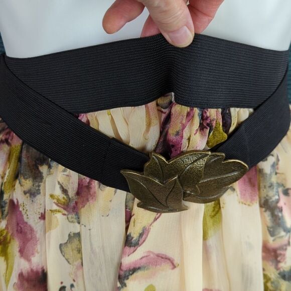 Charlotte Russe Floral Mini-skirt, Leaf Belt Buckle - Picture 8 of 14
